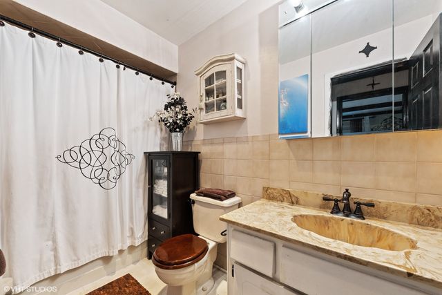 $195,500 | 507 South Lakeshore Drive, Mundelein, IL 60060