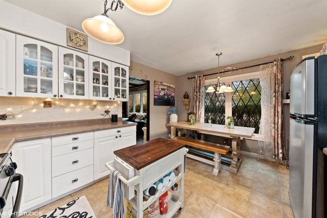 $195,500 | 507 South Lakeshore Drive, Mundelein, IL 60060