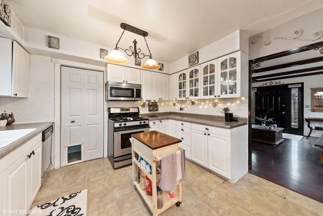 $195,500 | 507 South Lakeshore Drive, Mundelein, IL 60060