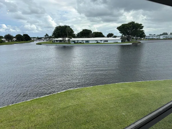 $1,500 | 1112 Lake Terrace, Unit 207, Boynton Beach, FL 33426