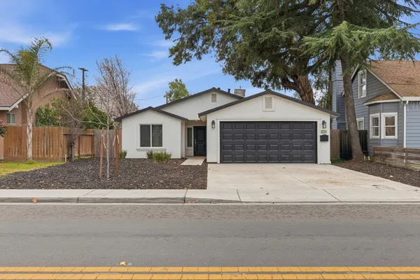 $497,000 | 374 West Main Street, Turlock, CA 95380
