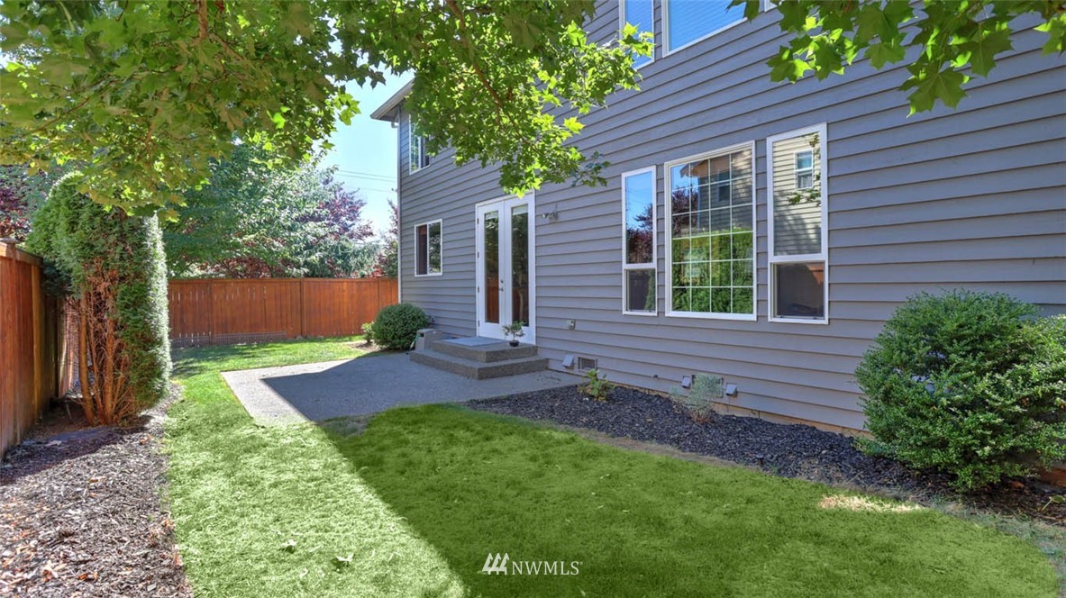 21131 37th Avenue Southeast Bothell, WA 98021 - Photo 37 of 40 a view of a backyard with a garden