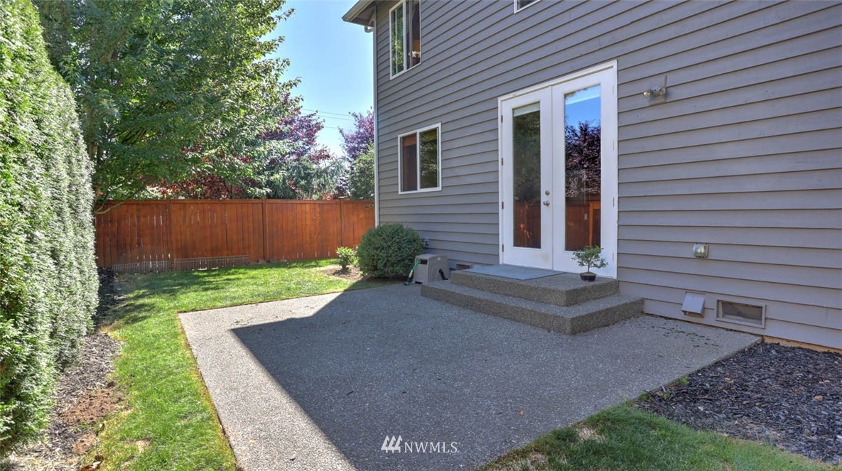 21131 37th Avenue Southeast Bothell, WA 98021 - Photo 40 of 40 a front view of a house with garden
