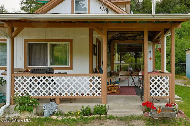 $300,000 | 164 West Fork Pine Creek Road, Pinehurst, ID 83850