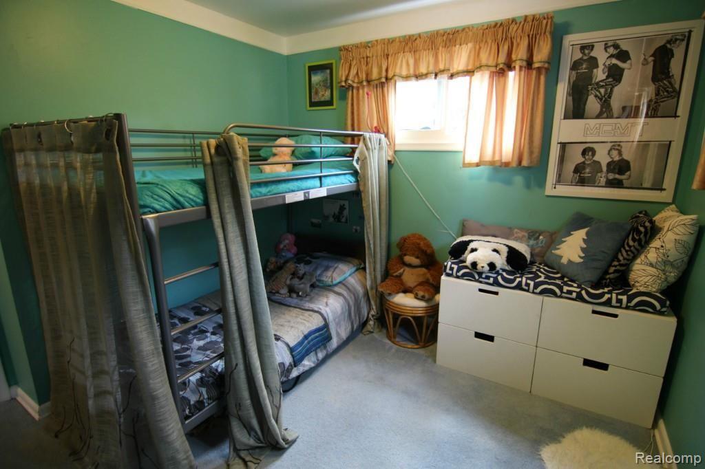 481 Thalia Avenue Rochester, MI 48307 - Photo 18 of 24 Thalia Ave Bedroom 2b.jpg