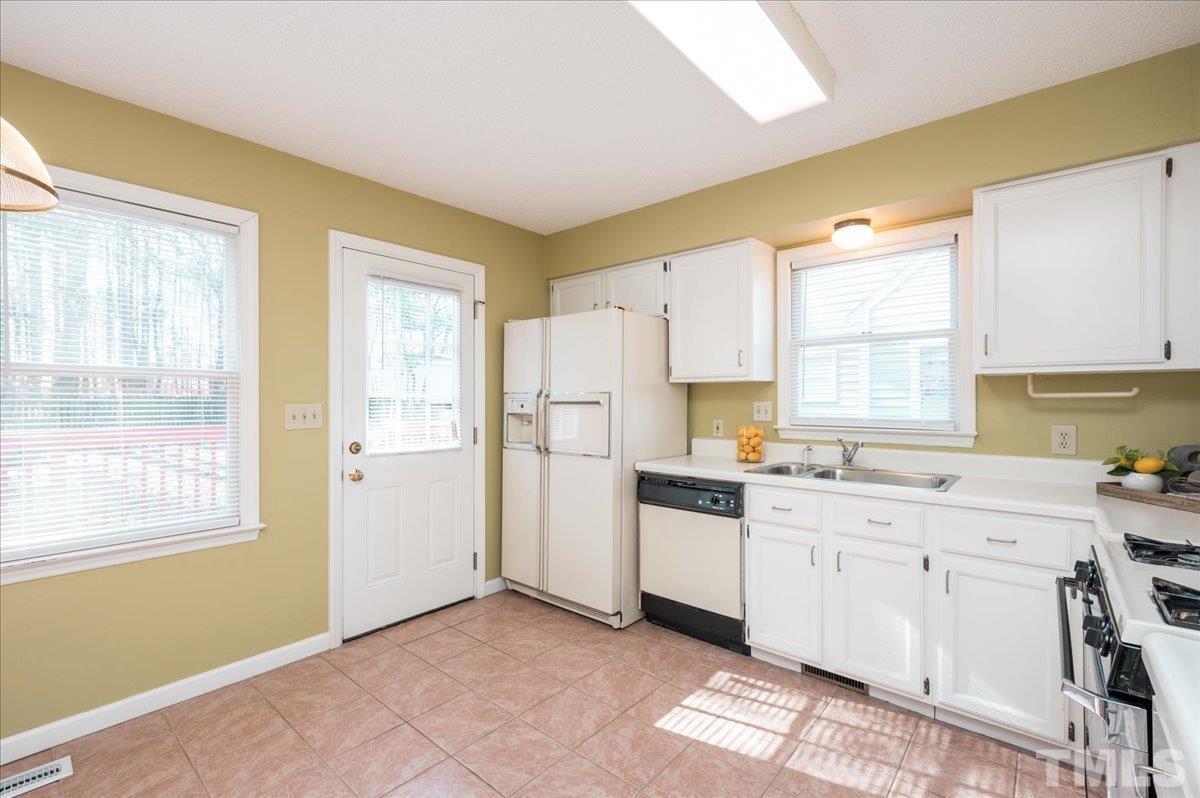 4912 Royal Adelaide Way Raleigh, NC 27604 - Photo 10 of 25 Gallery Image 10