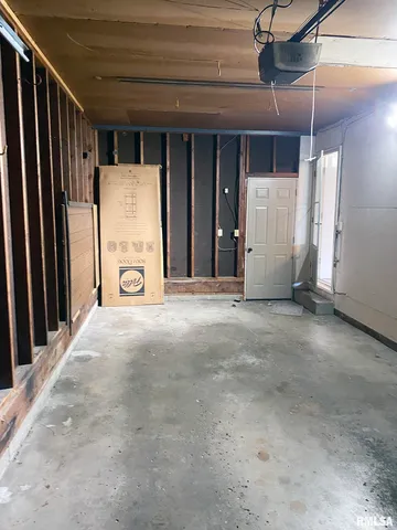 $1,995 | 1829 West Daytona Drive, Peoria, IL 61614