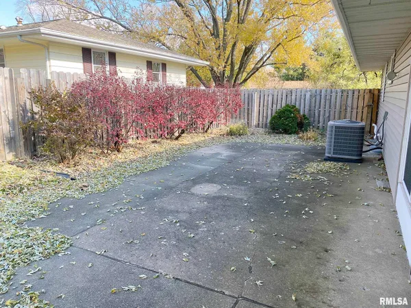 $1,995 | 1829 West Daytona Drive, Peoria, IL 61614