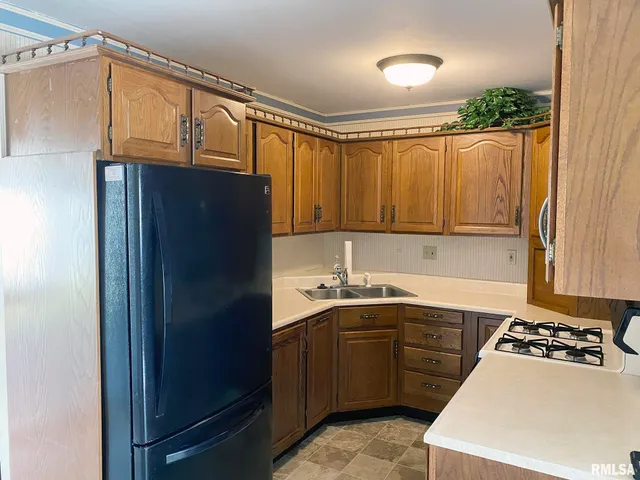 $1,995 | 1829 West Daytona Drive, Peoria, IL 61614