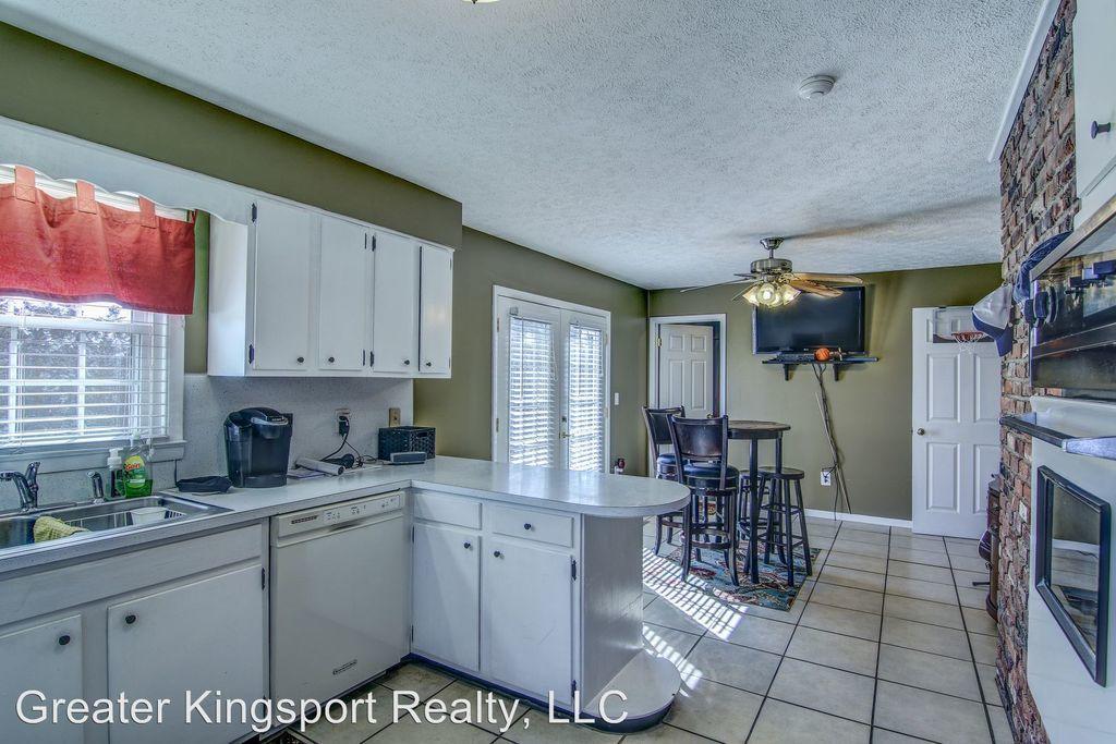 Foothills - Kitchen 2