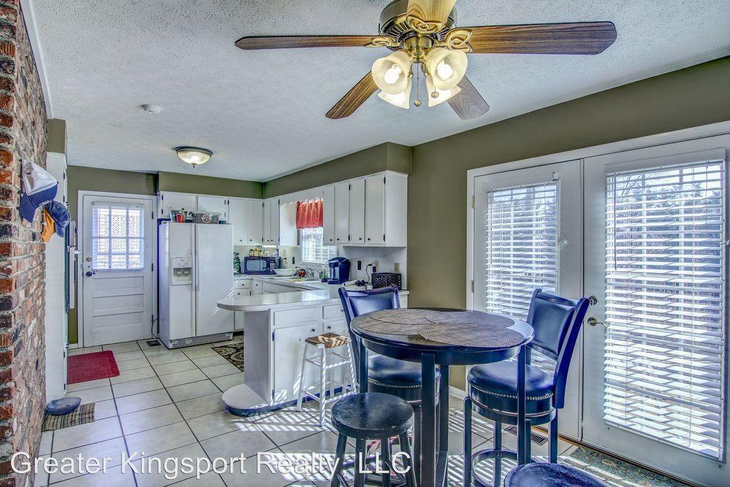 Foothills - Kitchen
