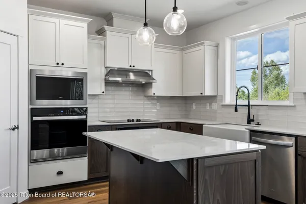 $1,065,000 | 228 Lakewood Road, Victor, ID 83455