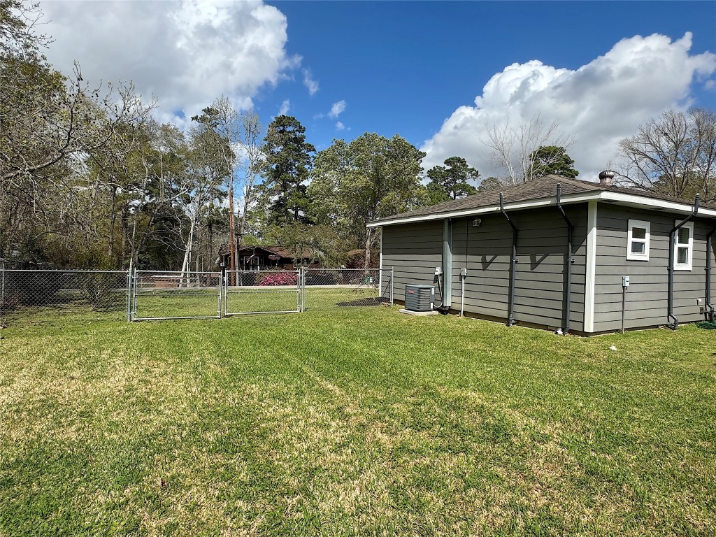 25827 Water Ridge Drive Huffman, TX 77336 - Photo 7 of 22 a backyard of a house with lots of green space