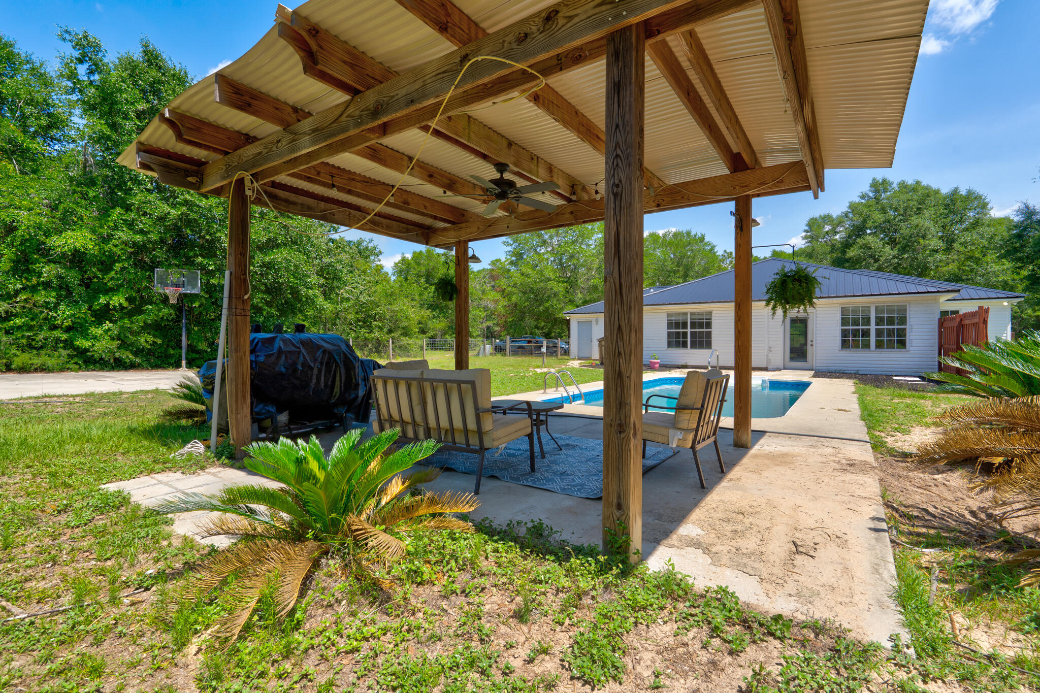 4236 Edge Perry Road Crestview, FL 32539 - Photo 25 of 51 a garden view with a seating space
