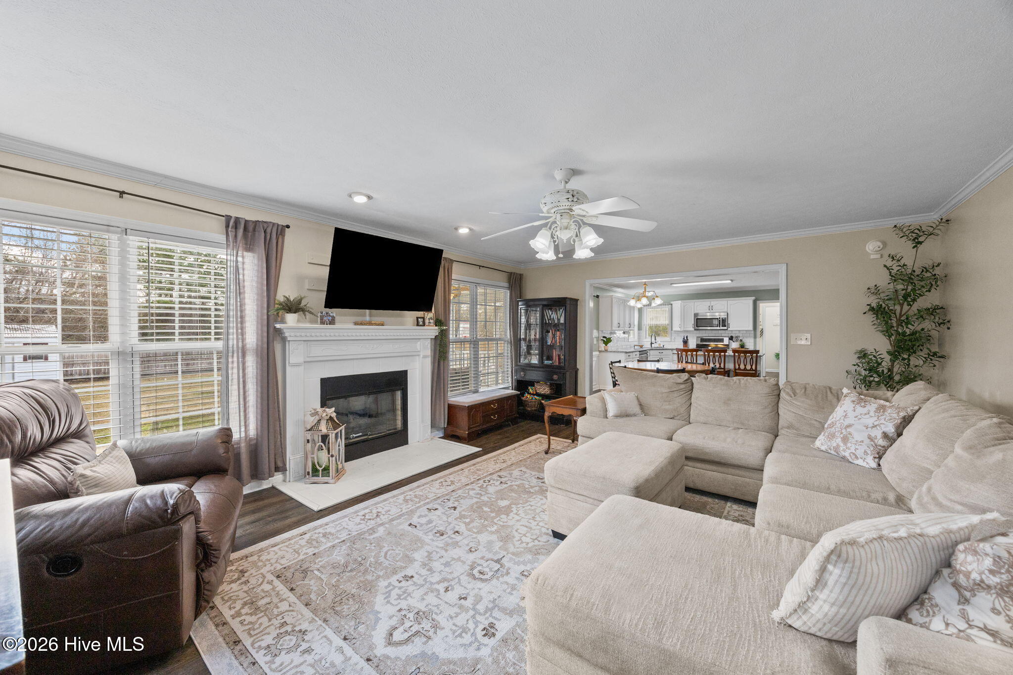 211 Windham Lane Jacksonville, NC 28540 - Photo 8 of 51 15-web-or-mls-211 Windham Ln. 37