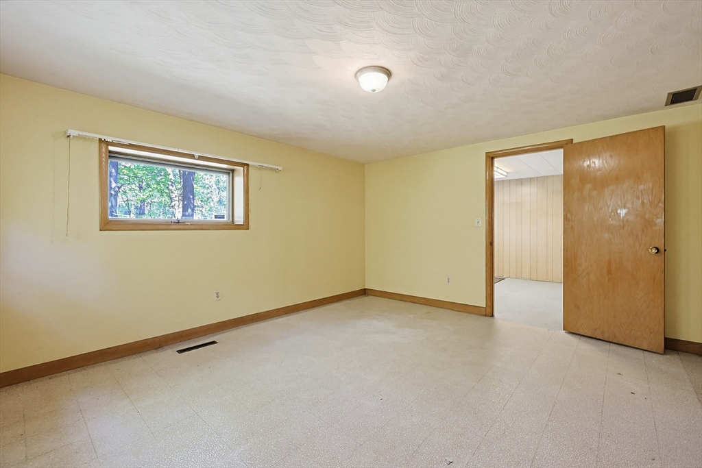 21 Daggett Road Attleboro, MA 02703 - Photo 23 of 39