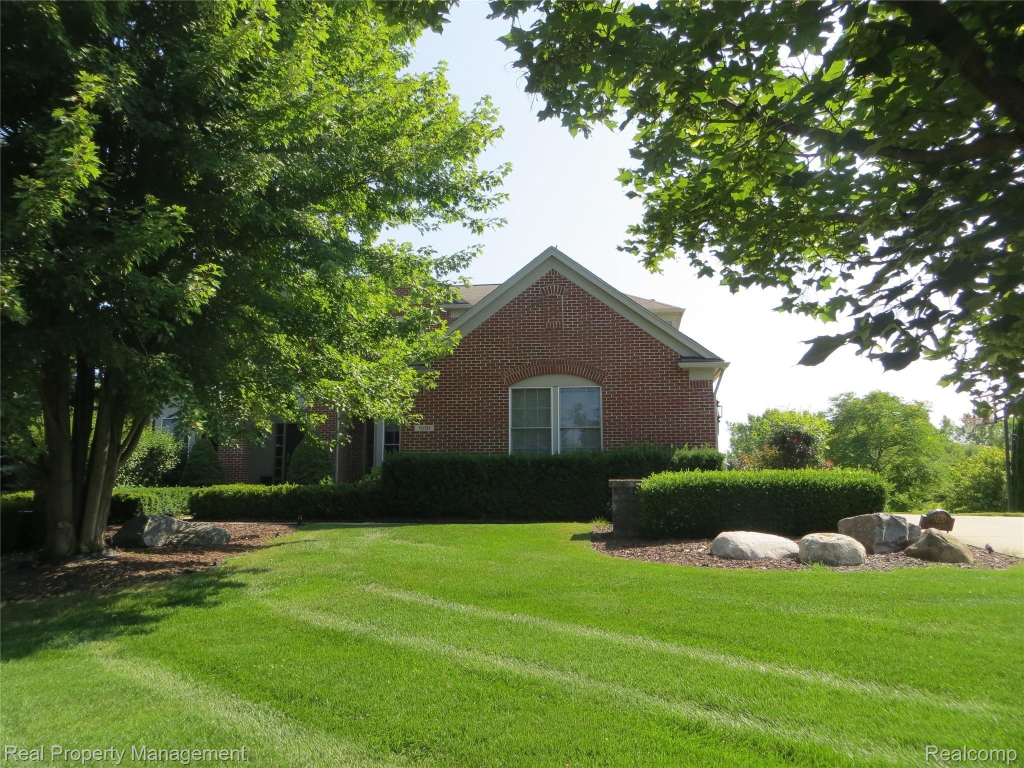 5650 Stonehaven Boulevard Rochester, MI 48306 - Photo 1 of 59 IMG_6618.JPG