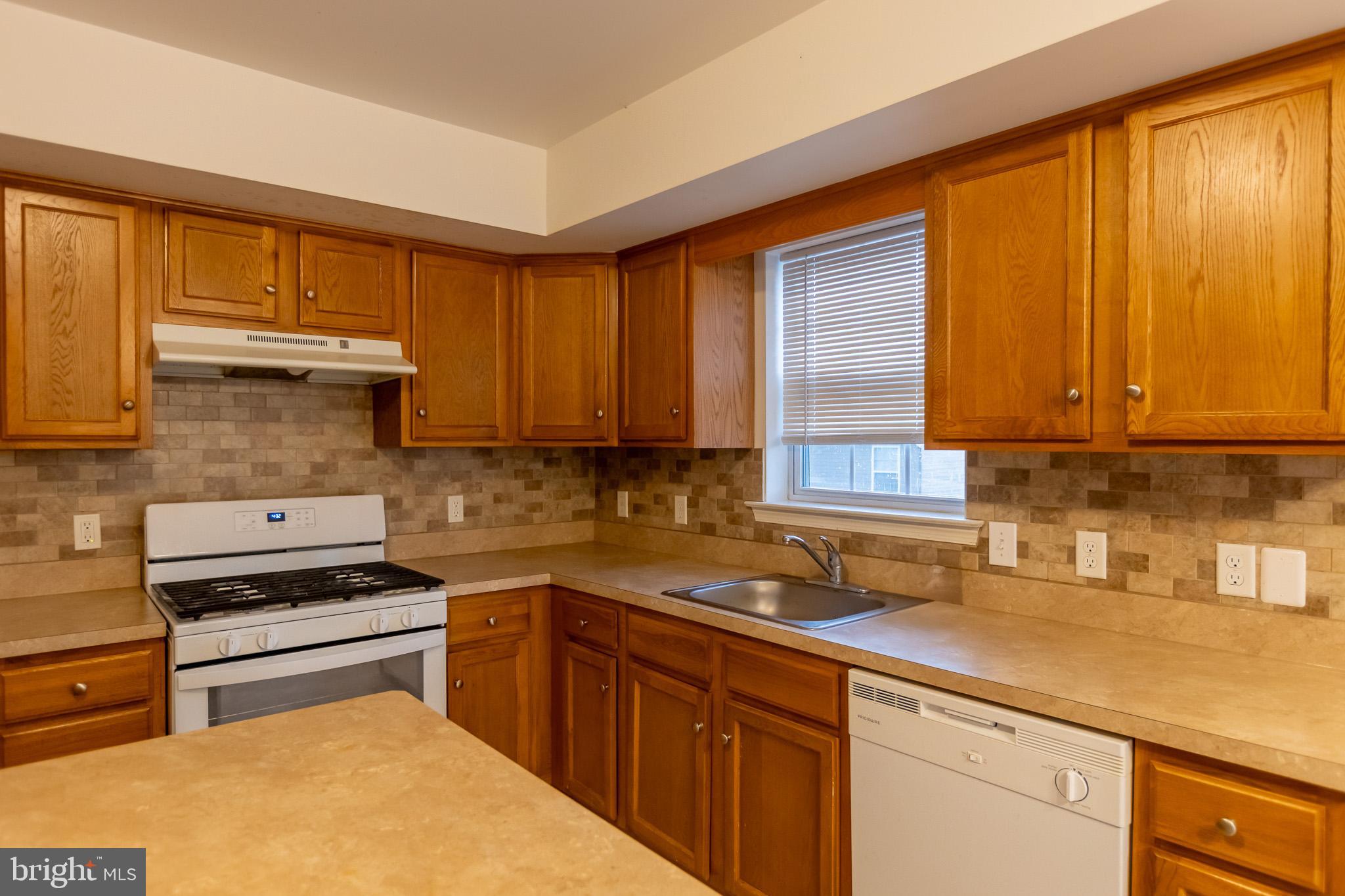 2820 Mannerchor Road Temple, PA 19560 - Photo 8 of 46