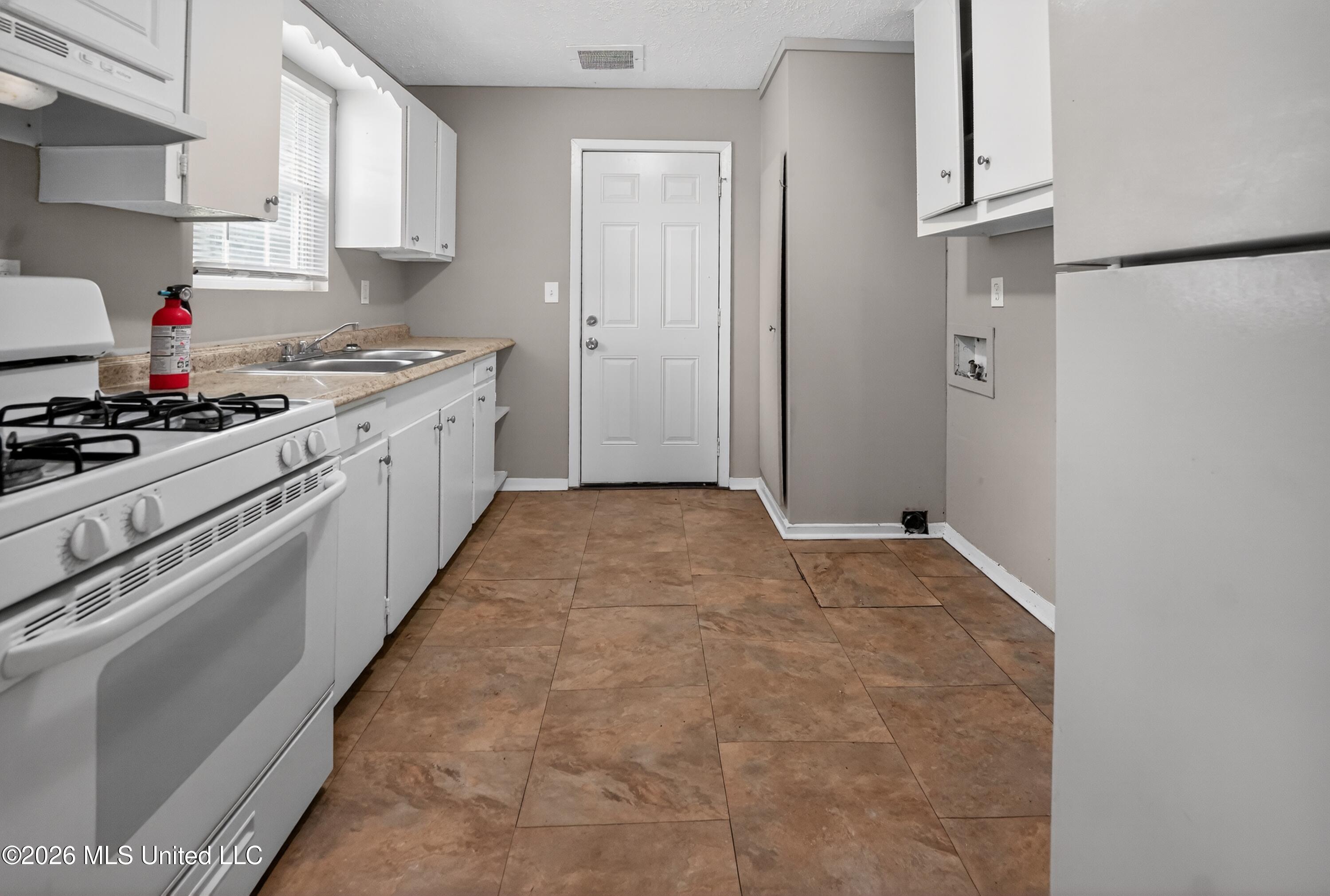 1220 Deeb Street Pearl, MS 39208 - Photo 22 of 32 22_1220_Deeb_St-Kitchen-7362