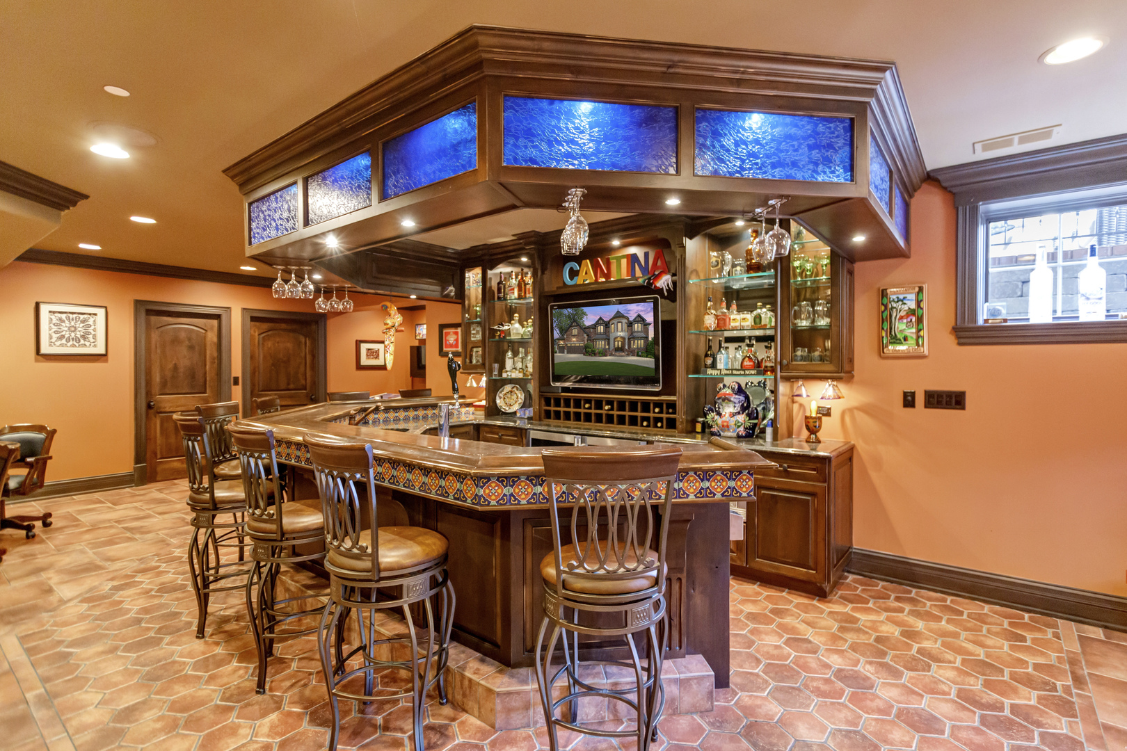 400 West Maple Avenue Roselle, IL 60172 - Photo 65 of 91 a view of a cafe with table and chairs