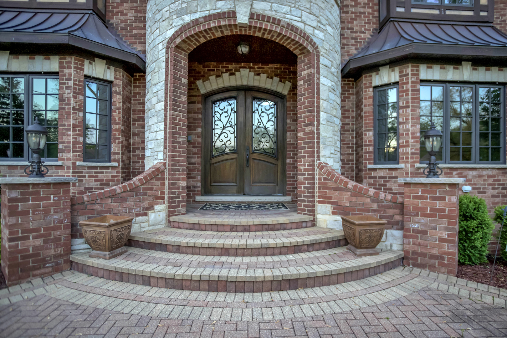 400 West Maple Avenue Roselle, IL 60172 - Photo 7 of 91 a front view of a house with a garden