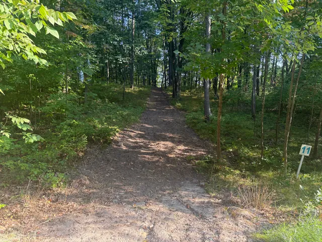 $199,900 | 1014 Pueblo Pass, Lake Isabella, MI 48893