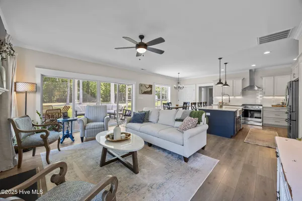 $2,700 | 3506 Sir James Lane, New Bern, NC 28562