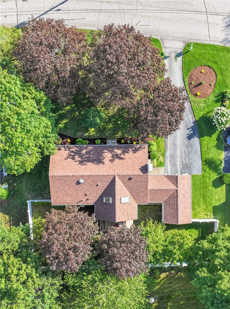 8 Continental Road Smithfield, RI 02828 - Photo 6 of 29 Gallery Image 6