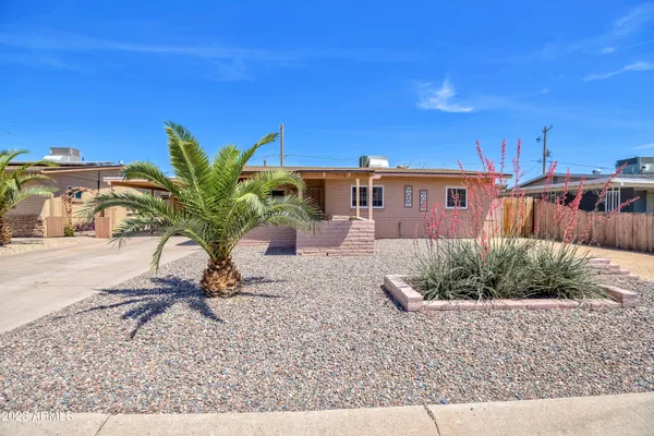 $3,300 | 842 West Fairmount Avenue, Phoenix, AZ 85013