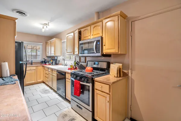 $3,300 | 842 West Fairmount Avenue, Phoenix, AZ 85013