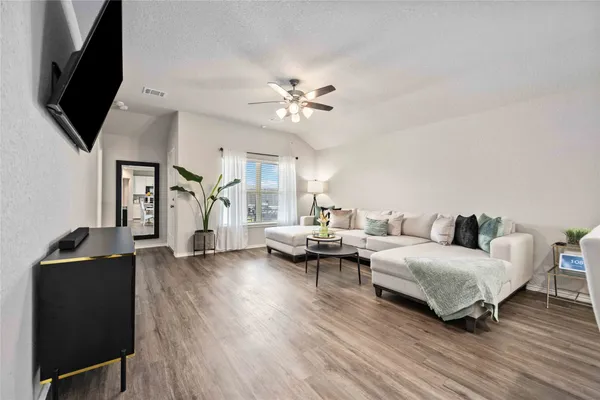 $2,100 | 10527 Meadow Saffron Drive, Houston, TX 77016