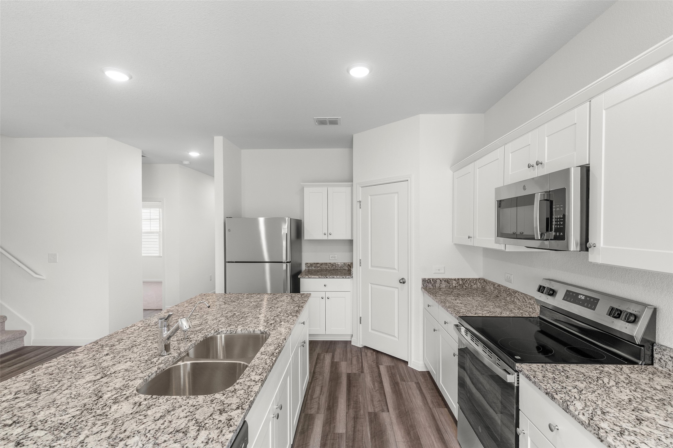 140 Mullen Way Taylor, TX 76574 - Photo 3 of 21 Gleaming White Cabinetry