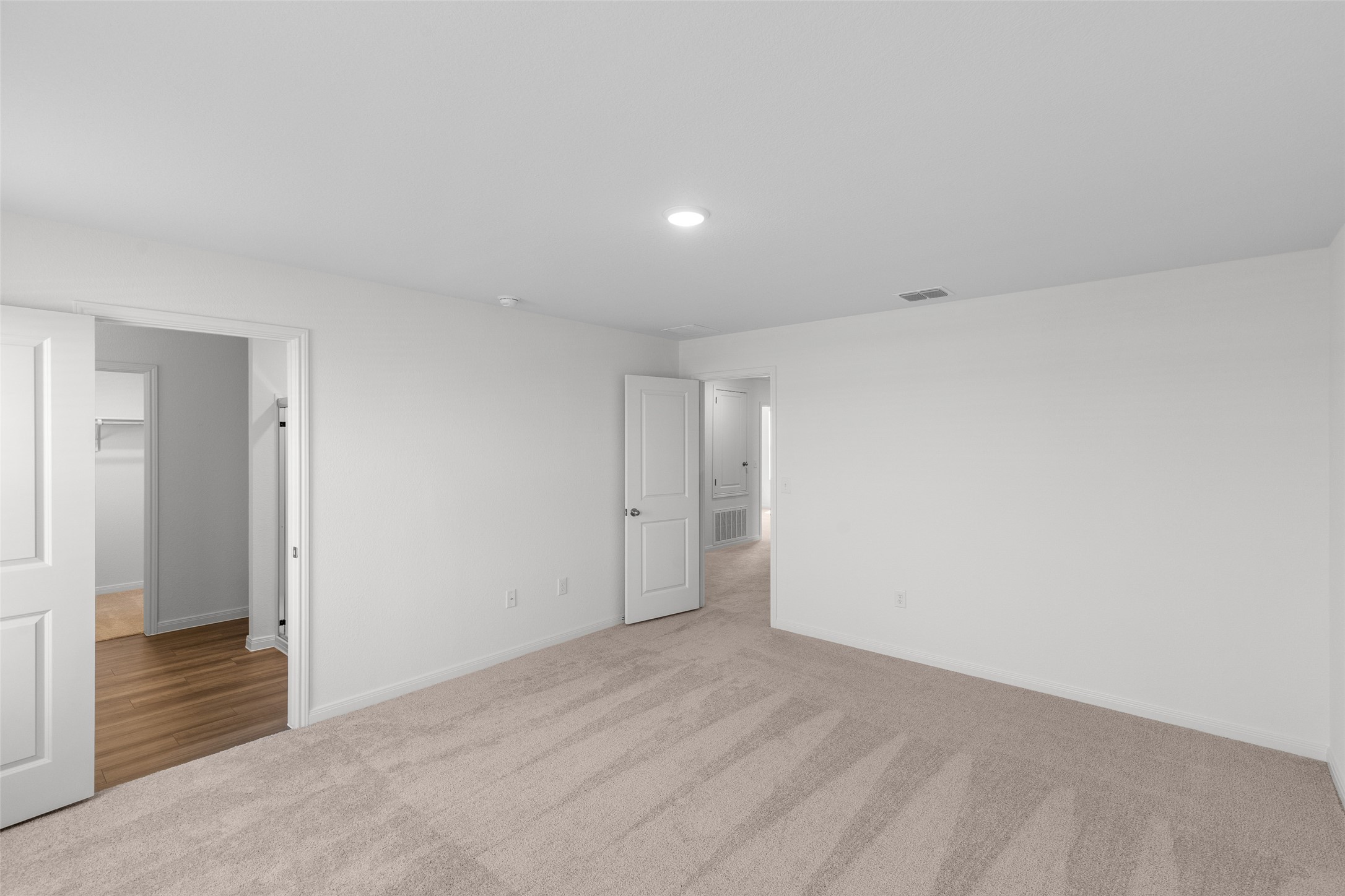 140 Mullen Way Taylor, TX 76574 - Photo 8 of 21 Primary Bedroom with En-Suite Bath Up