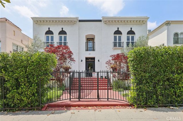 a front view of house with yard