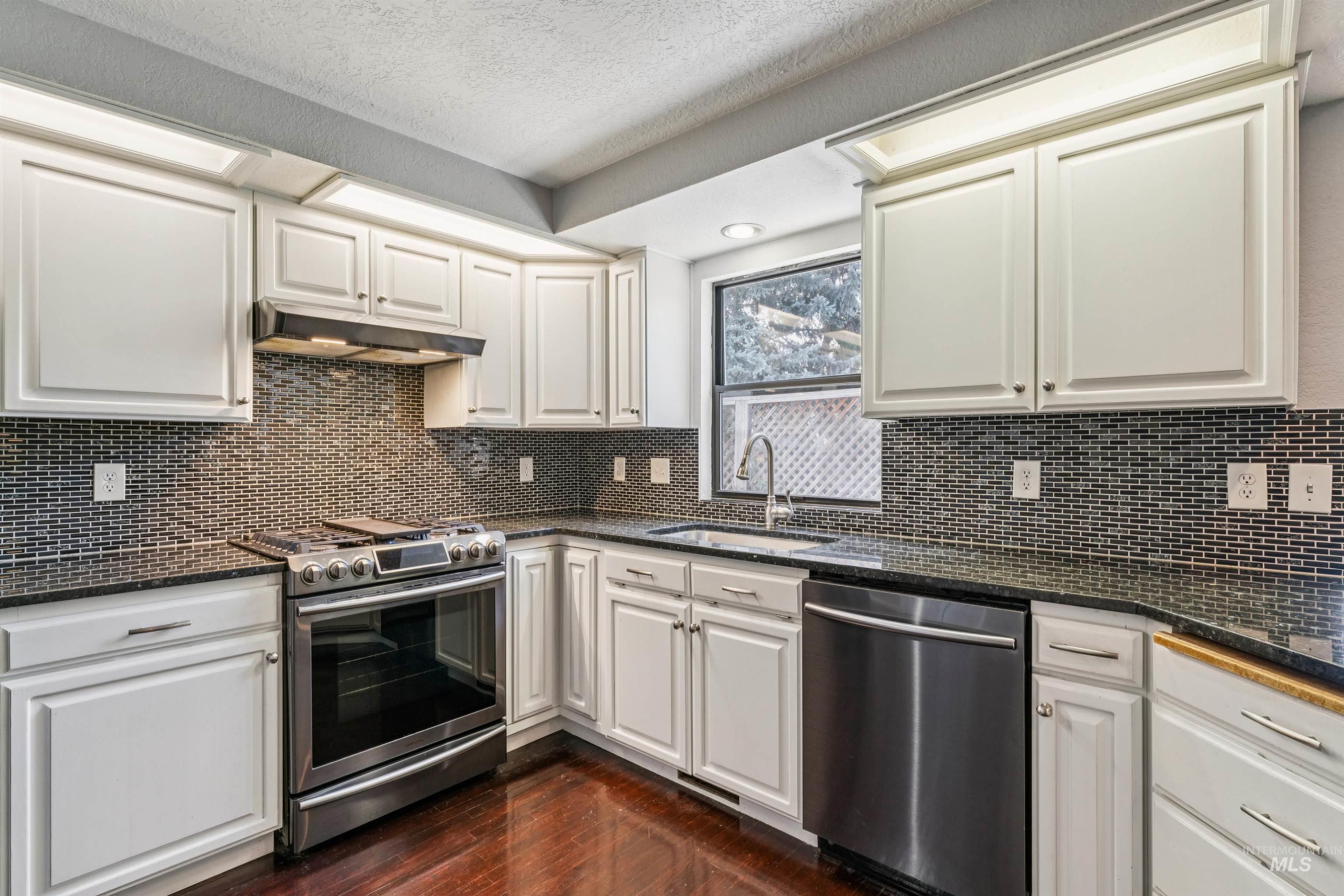 9831 West Ripley Street Boise, ID 83704 - Photo 10 of 47 Vaulted ceiling room featuring large transom windows, wood-finish flooring, and a ceiling fan