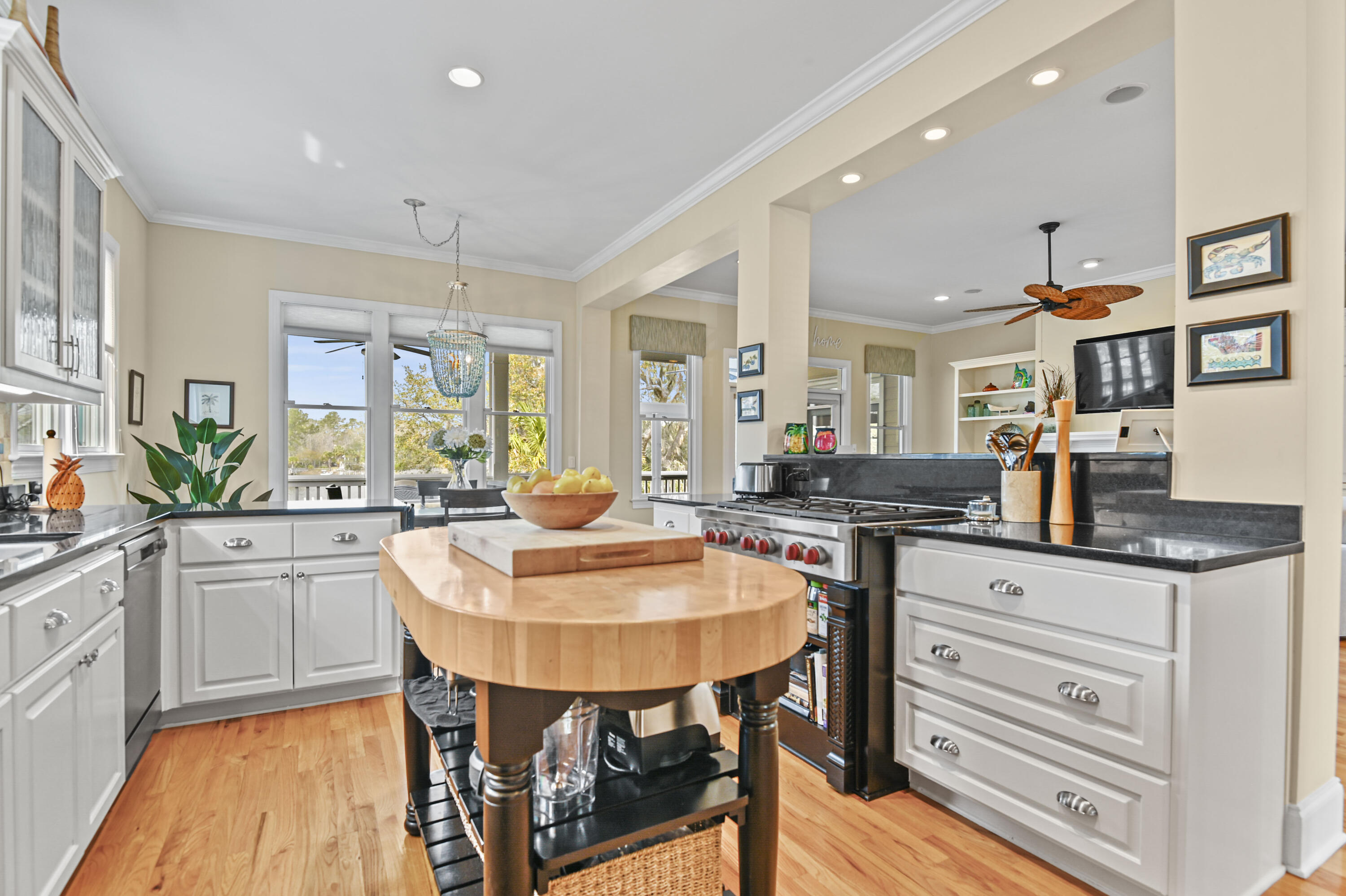 3540 Henrietta Hartford Road Mount Pleasant, SC 29466 - Photo 24 of 77 Wolf Cooktop and Boos Block Table
