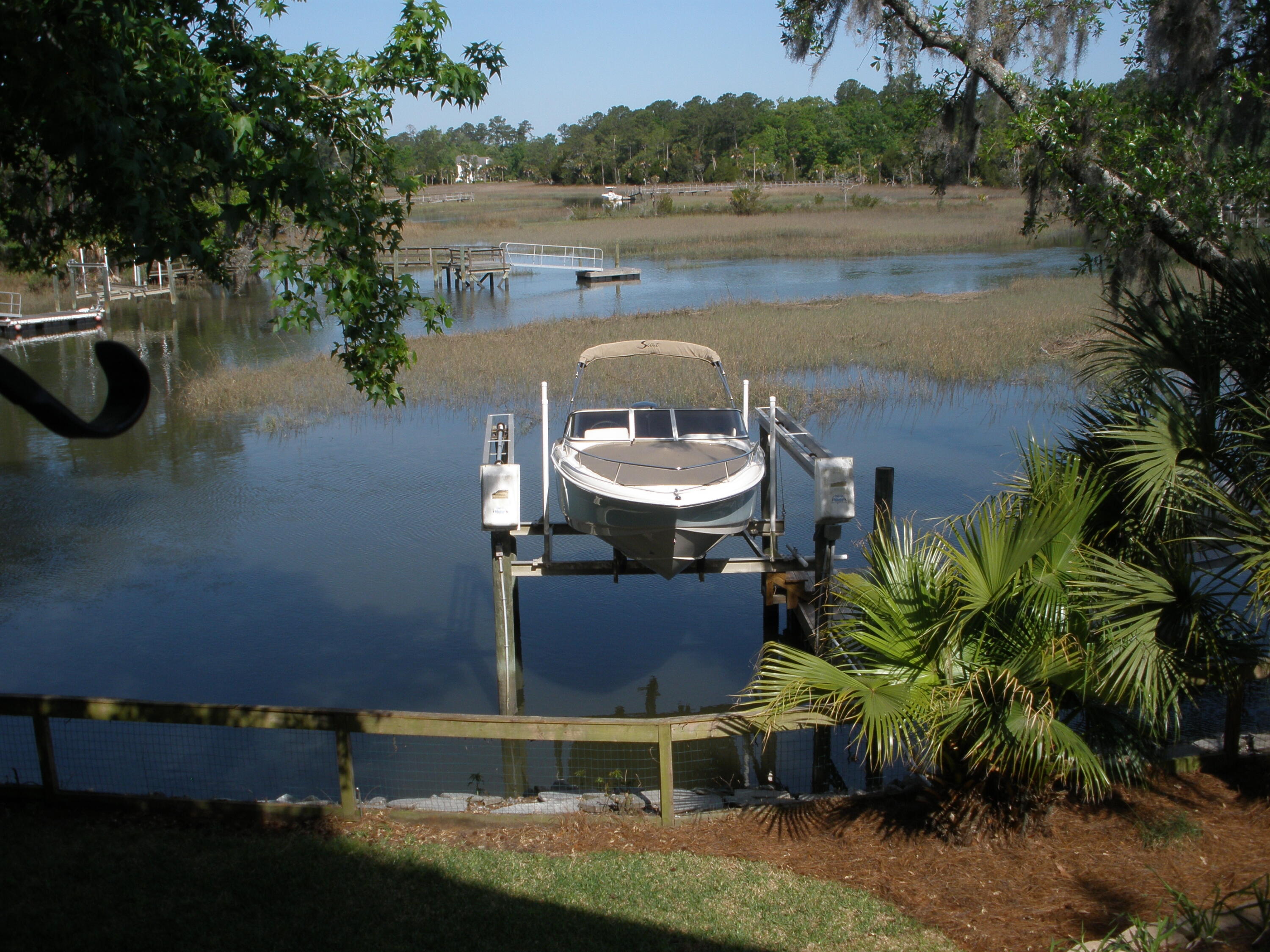 3540 Henrietta Hartford Road Mount Pleasant, SC 29466 - Photo 44 of 77 7,000 lb Boat Lift w/ 2 New Motors