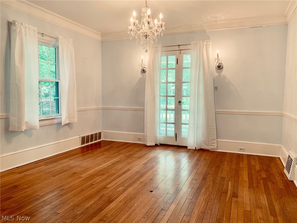 2859 Coleridge Road Cleveland, OH 44118 - Photo 6 of 19