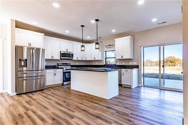 $350,000 | 106 Lake Shore Drive, Windsor, MO 65360