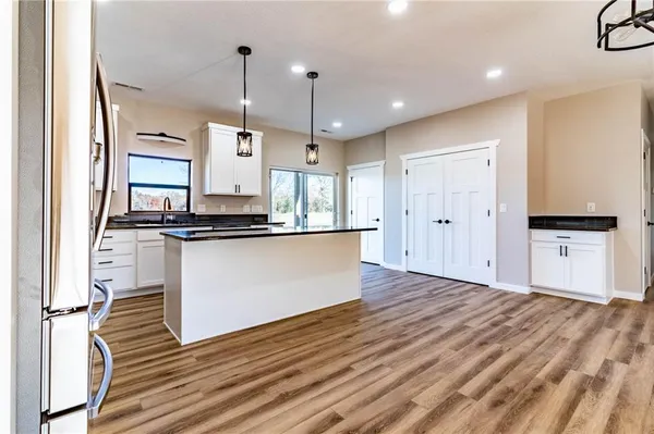 $335,000 | 106 Lake Shore Drive, Windsor, MO 65360