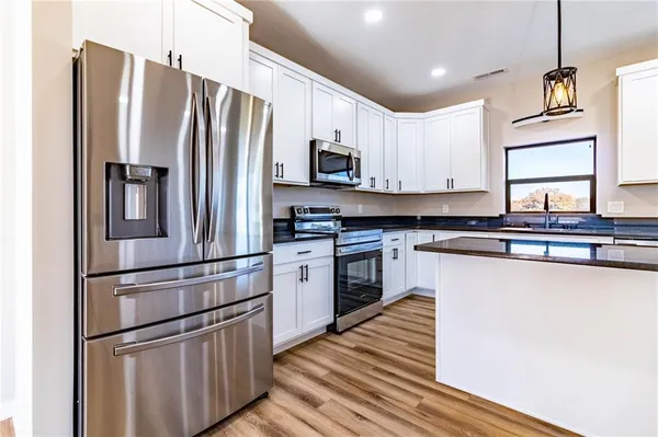 $335,000 | 106 Lake Shore Drive, Windsor, MO 65360