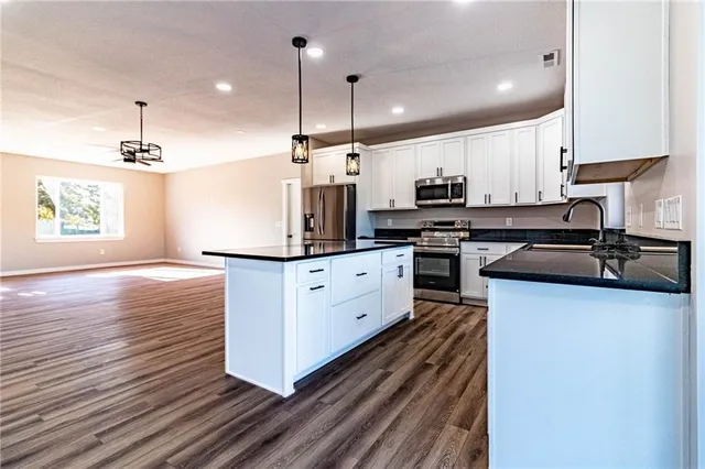 $350,000 | 106 Lake Shore Drive, Windsor, MO 65360