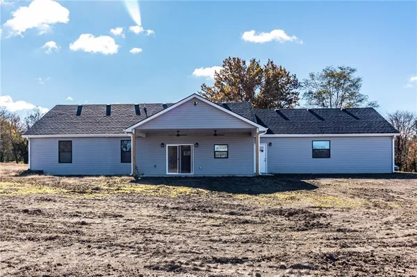 $335,000 | 106 Lake Shore Drive, Windsor, MO 65360