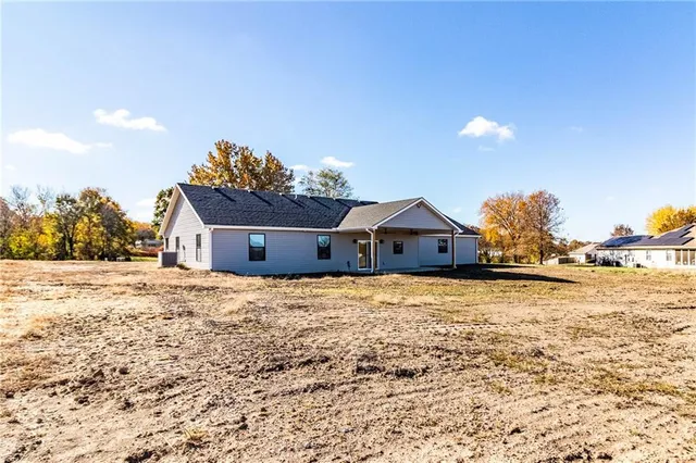 $350,000 | 106 Lake Shore Drive, Windsor, MO 65360