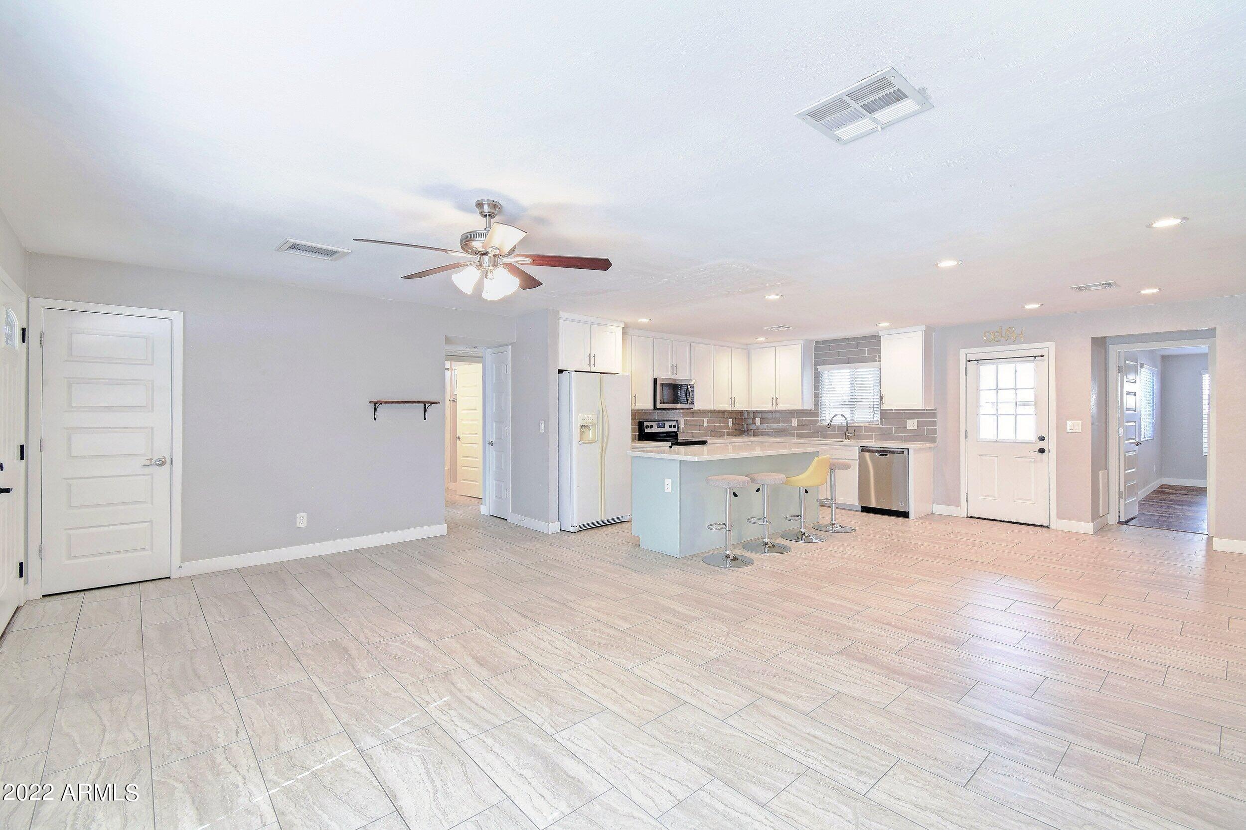 4216 East Vineyard Road Phoenix, AZ 85042 - Photo 3 of 31 03_proc