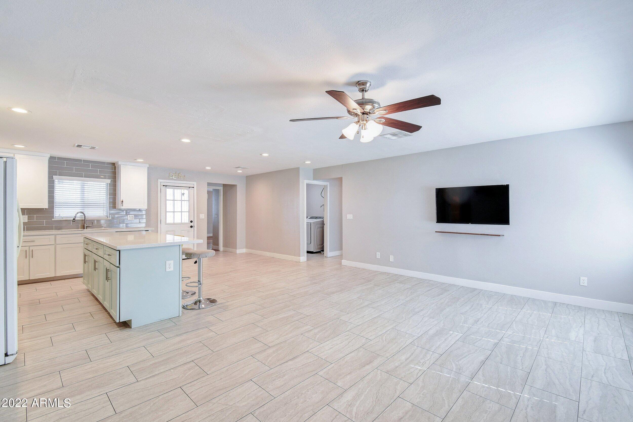 4216 East Vineyard Road Phoenix, AZ 85042 - Photo 8 of 31 04_proc