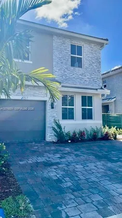 $4,500 | 157 Southwest 170th Avenue, Pembroke Pines, FL 33027