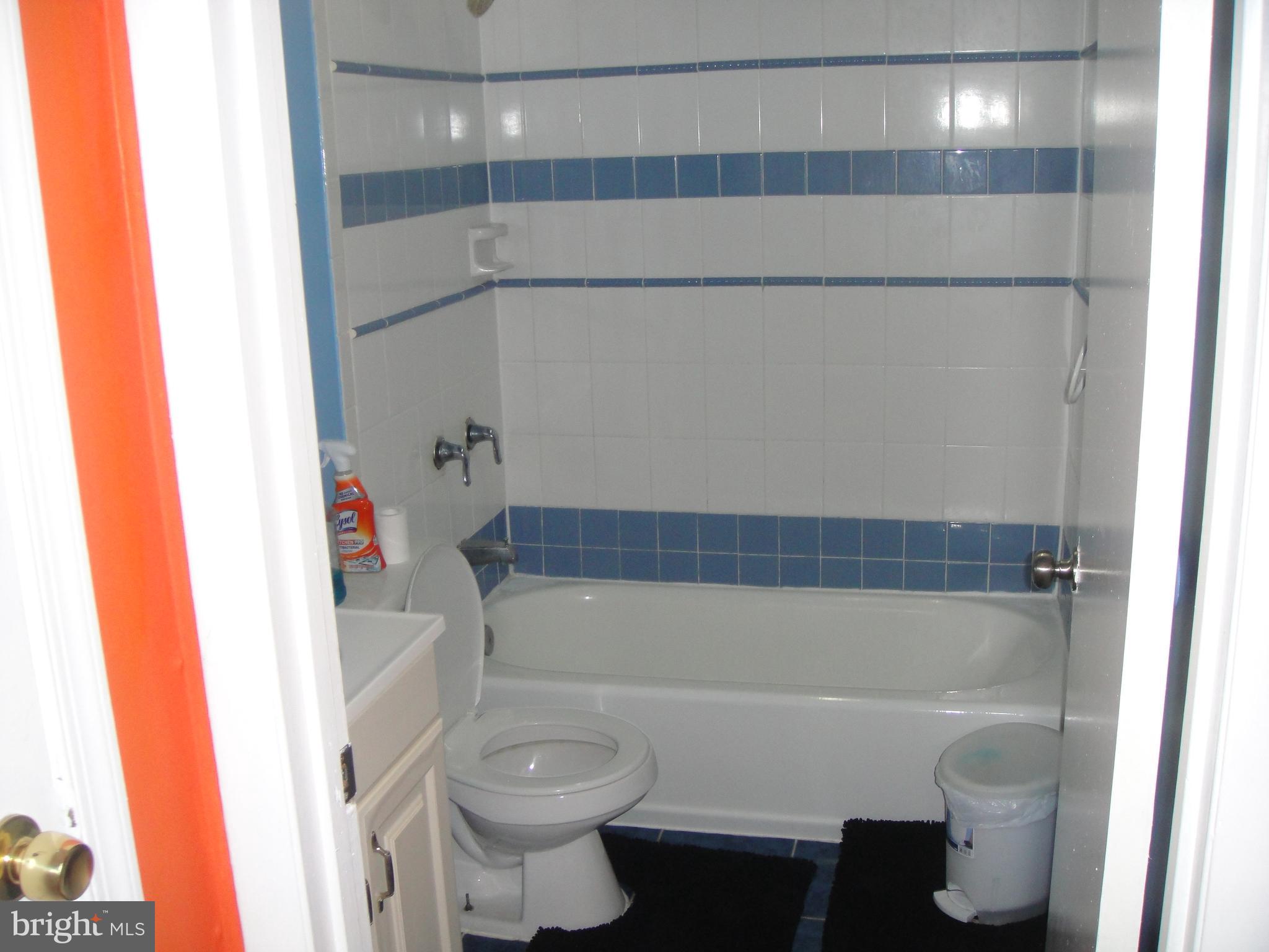 11509 Higby Street Silver Spring, MD 20902 - Photo 15 of 34 Main level Bath