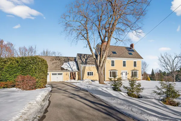 $750,000 | 525 West Auburn Road, Auburn, ME 04210