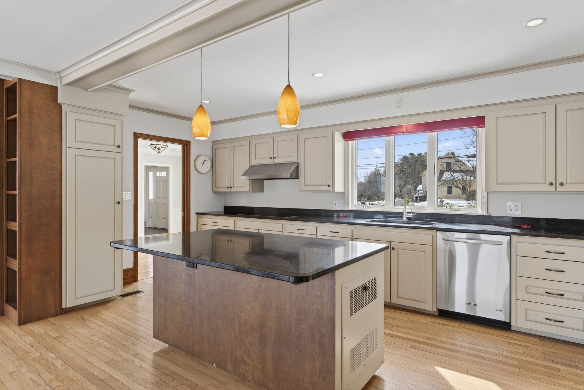 525 West Auburn Road Auburn, ME 04210 - Photo 11 of 64 525 W Auburn 35_DSC00387